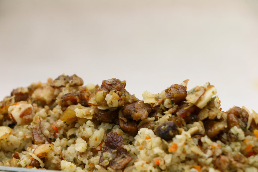 Arroz Huérfano con Piñones, Almendras y Chicharrón