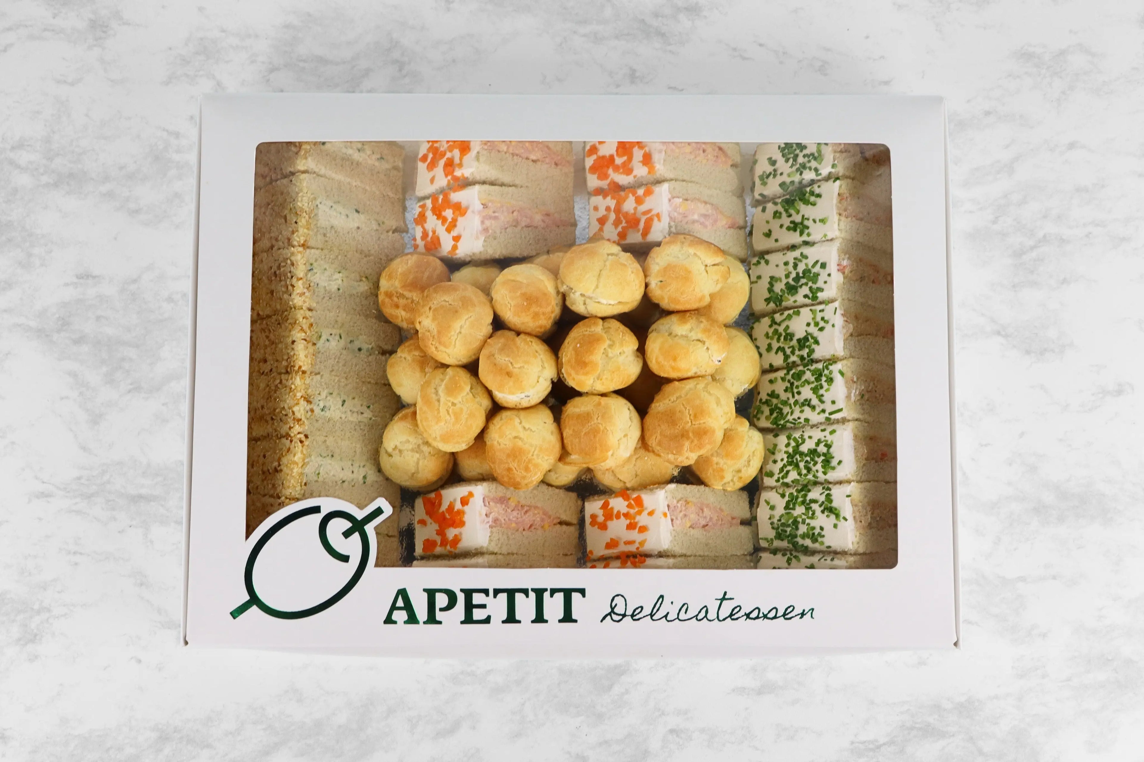 Charola de Sandwichitos Tradicionales y Choux