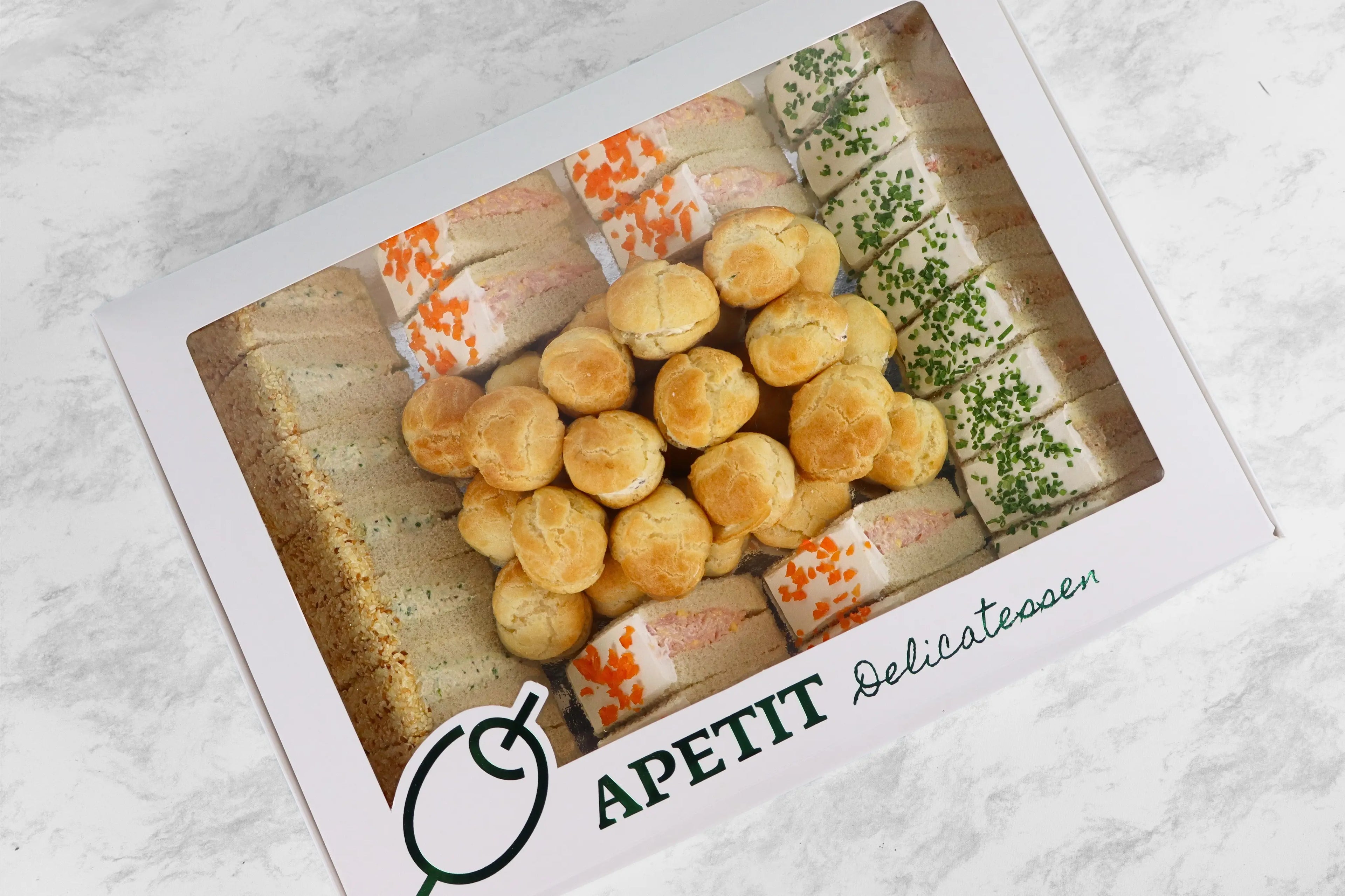 Charola de Sandwichitos Tradicionales y Choux