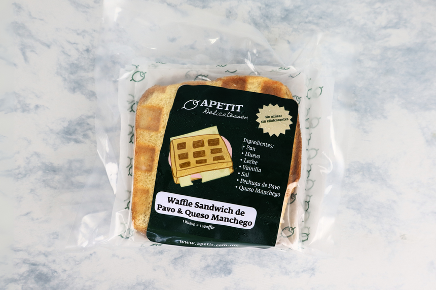 Waffle Sandwich De Pavo & Queso Manchego