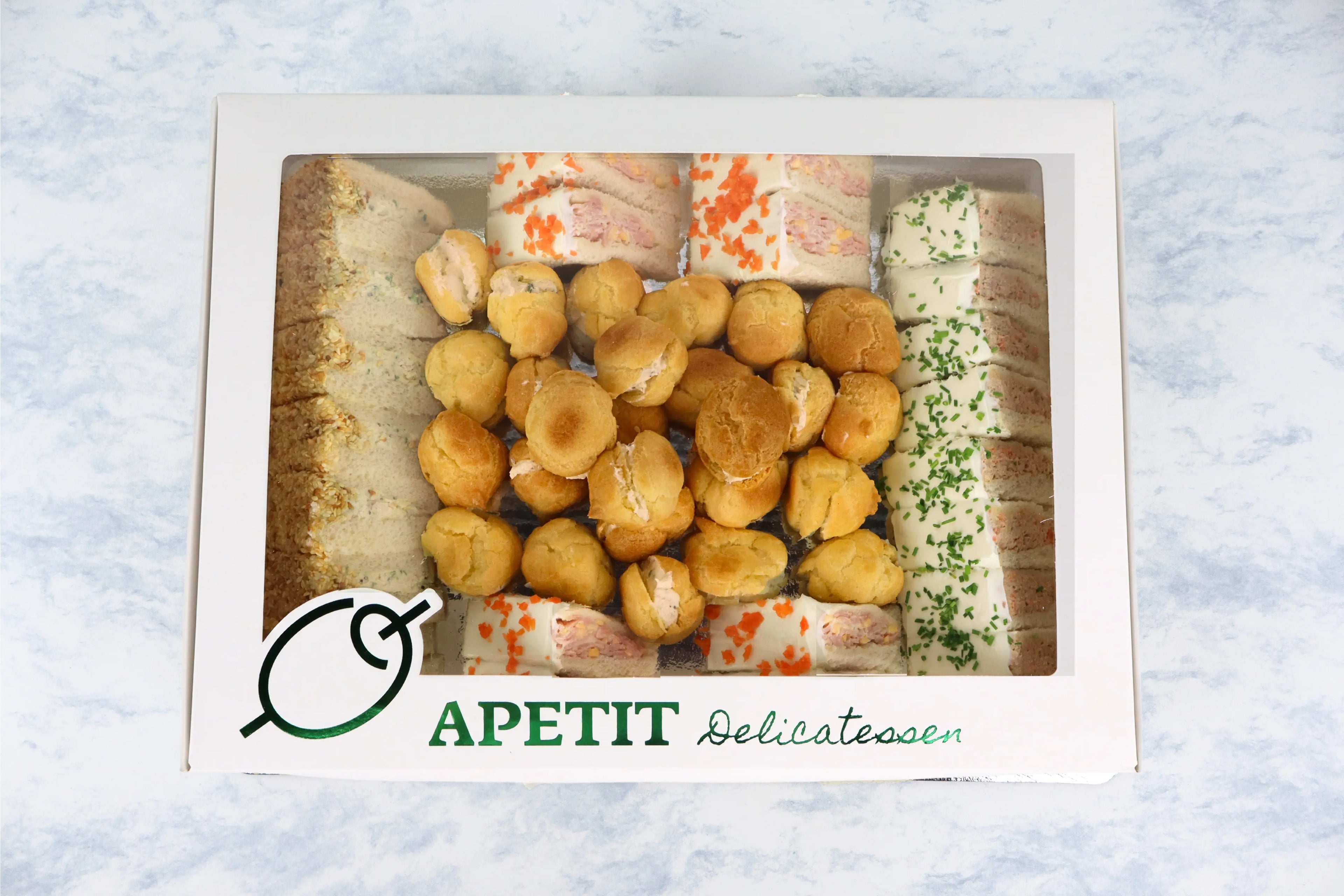 Charola de Sandwichitos Tradicionales y Choux Cocina Fria