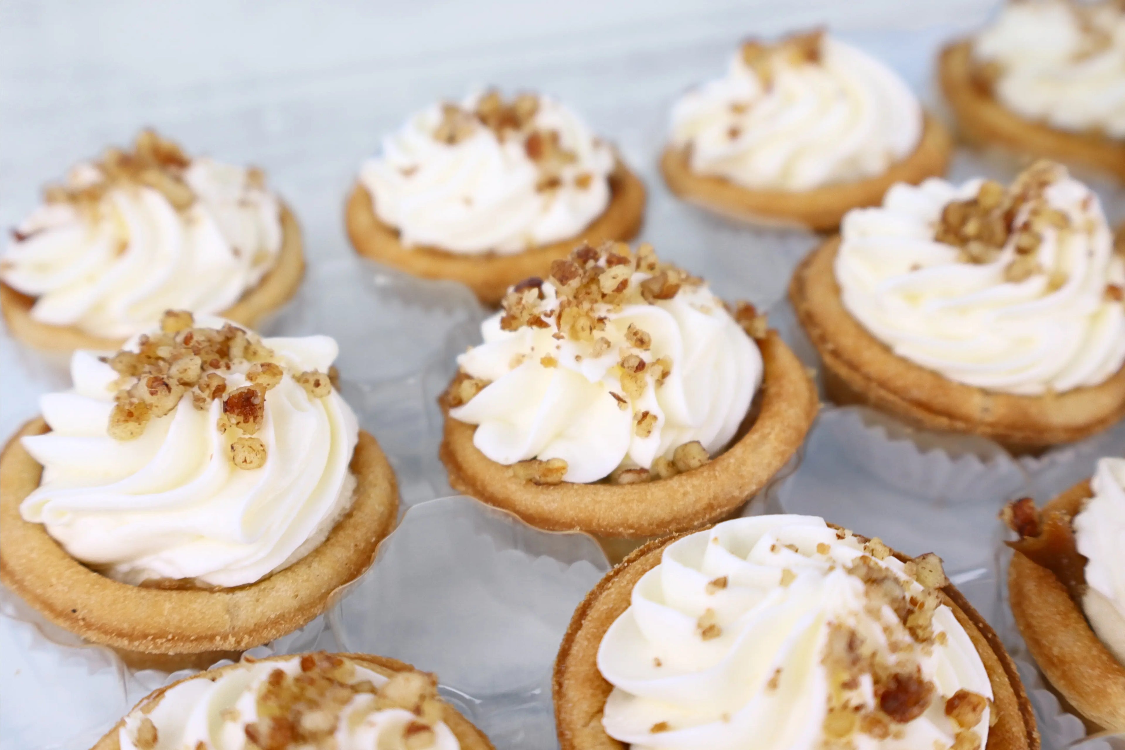 Mini Pays de Plátano con Cajeta y Nuez Reposteria