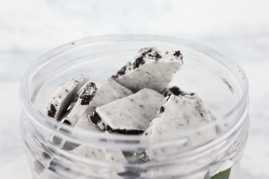 Bote de Bark de Chocolate Blanco con Oreo