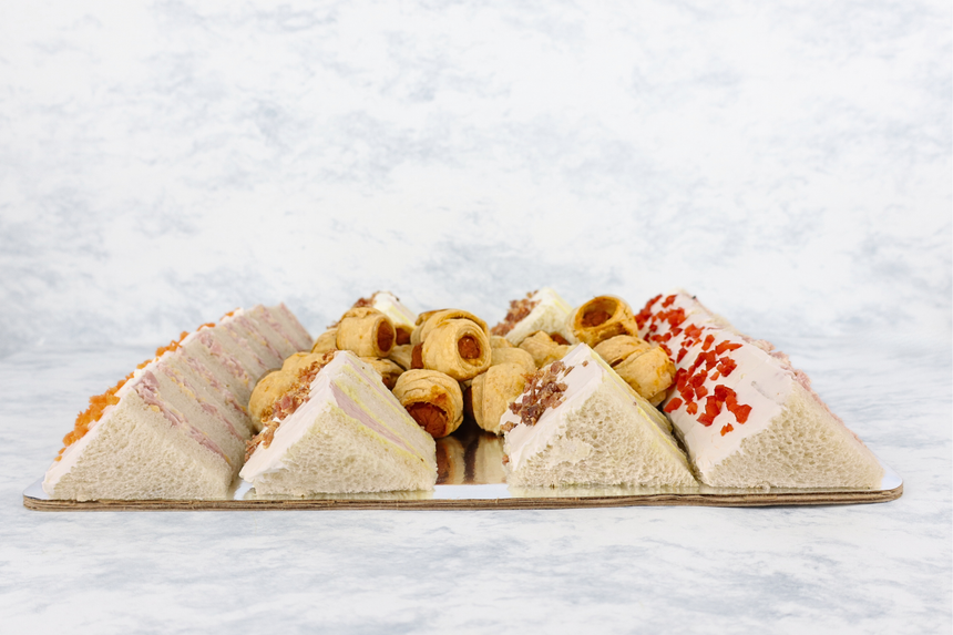 Charola de Sandwichitos de Carnes Frías y Salchichas