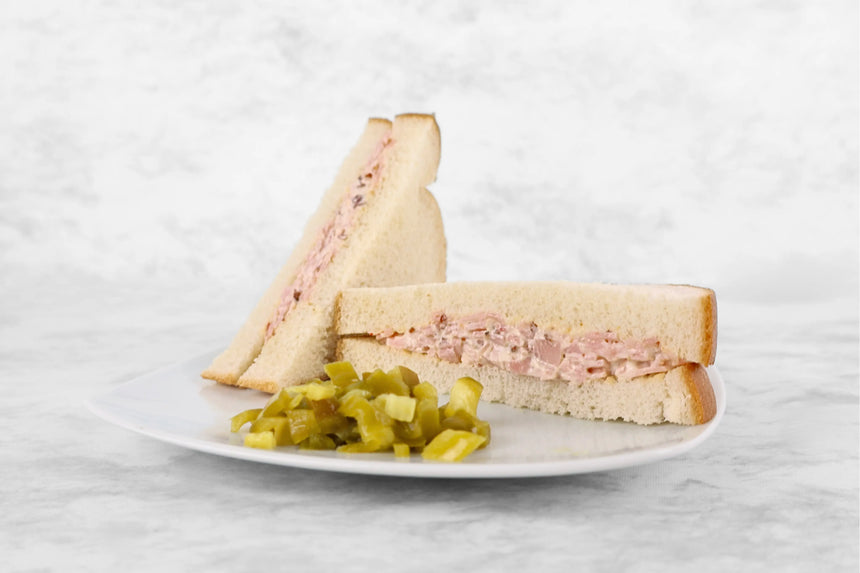 Sandwich de Jamón, Tocino y Pimiento Rojo con jalapeños Sandwichitos