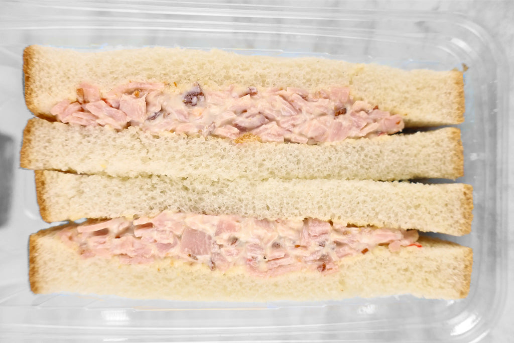 Sandwich de Jamón, Tocino y Pimiento Rojo con jalapeños Sandwichitos