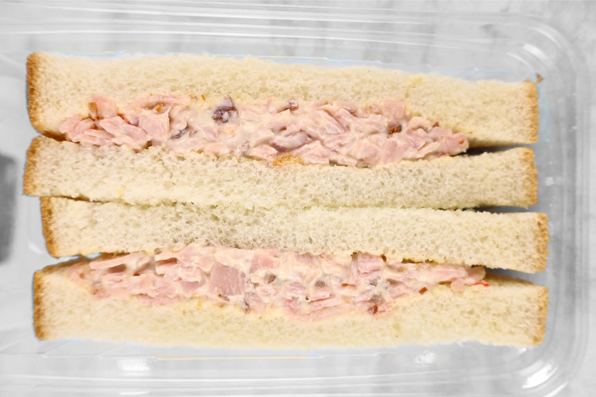 Sandwich de Jamón, Tocino y Pimiento Rojo con jalapeños Sandwichitos